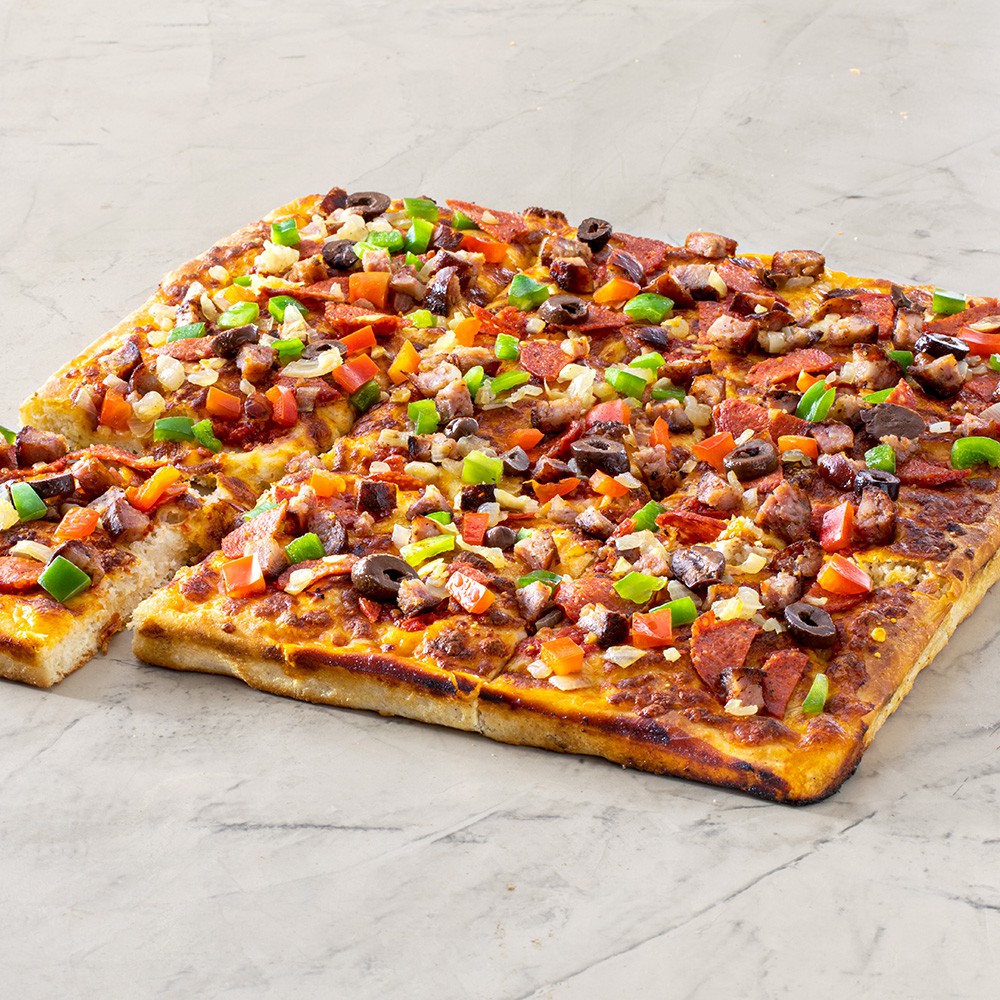 Roman Supremo - Masa roman, muzzarella, queso romano, pepperoni, hongos, salchicha italiana, pimientos rojos y verdes, cebolla, aceitunas